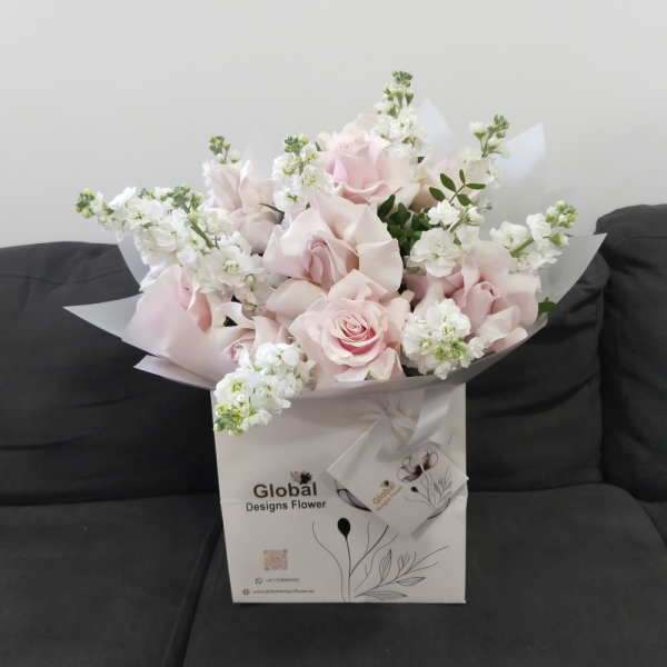 Pink rose's with white matheula - Image 2